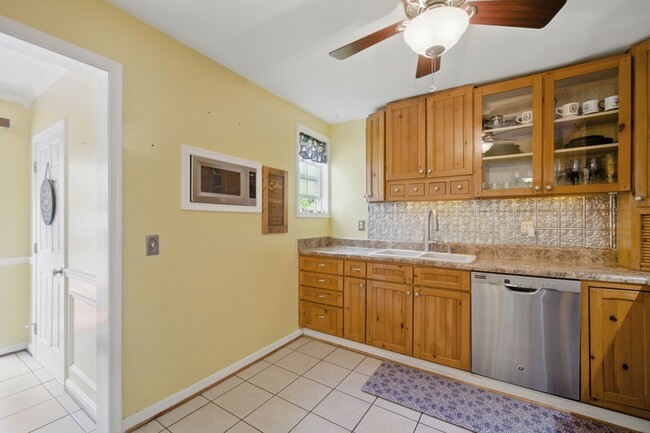 Building Photo - 8559 Old Ocean View Rd