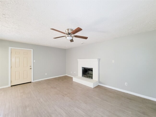 Building Photo - 13611 Ravensway Dr