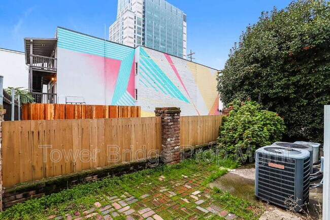 Building Photo - 1106 G St