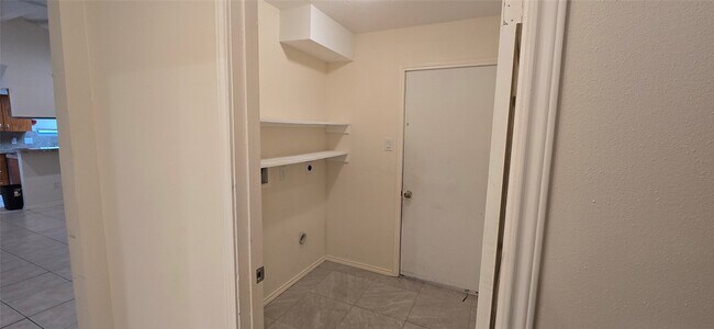 Building Photo - 6910 Krause Dr