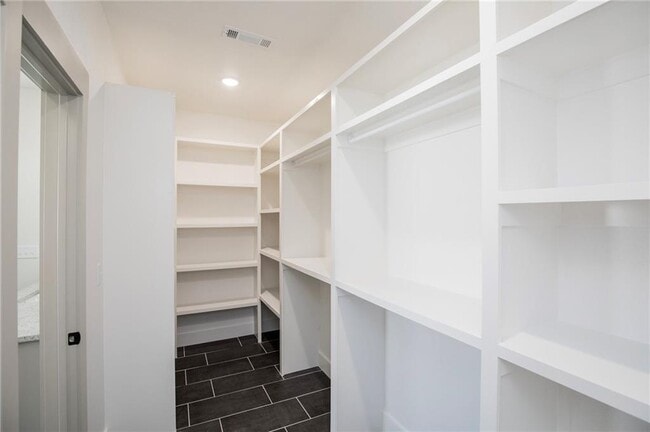 Building Photo - 108 White Oak St