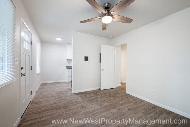 Building Photo - Upgraded Sherman Heights 1 Bedroom, Availa...
