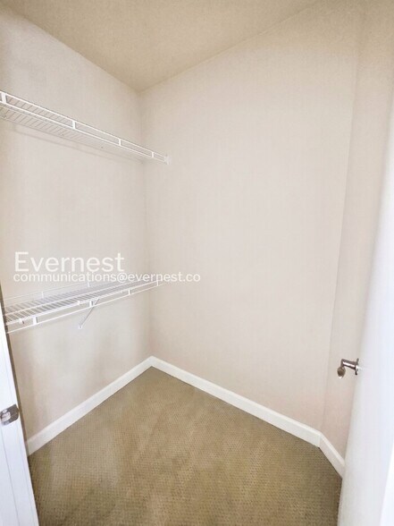 Building Photo - 711 Cosmopolitan Dr NE
