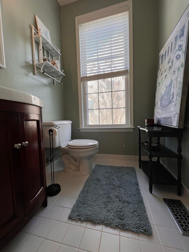 Building Photo - Heart's Desire End Unit Townhome 2700+ SqFt - Lowes Island