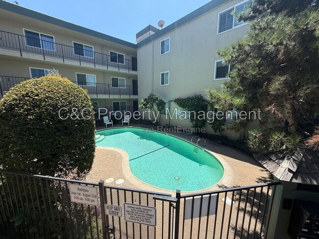 Building Photo - 825 Balboa Ave