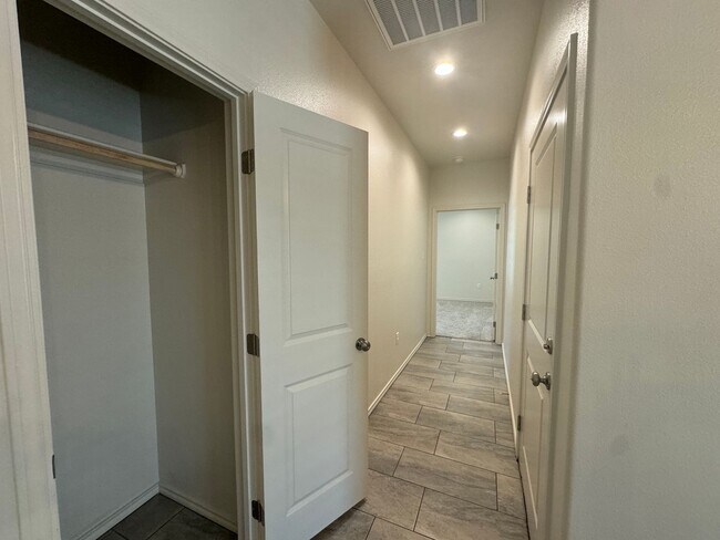 Building Photo - 3Bed/ 2Bath Available Now- in Lubbock coop...