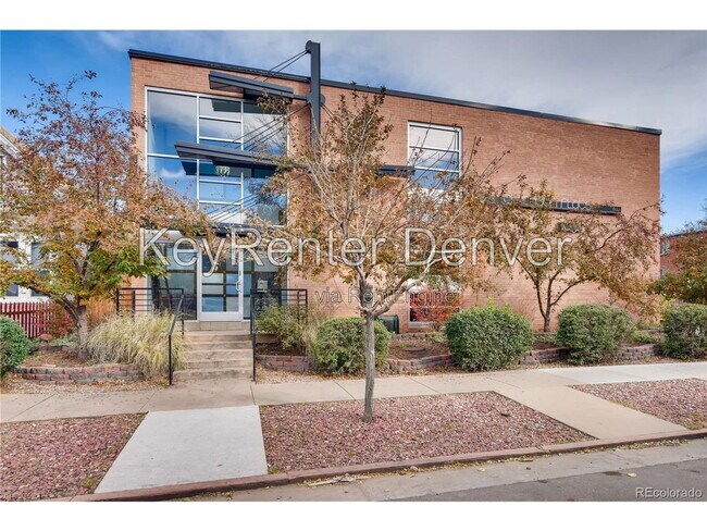 Building Photo - 1032 N Clarkson St