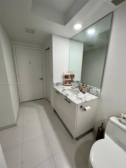 Building Photo - 500 Brickell Ave
