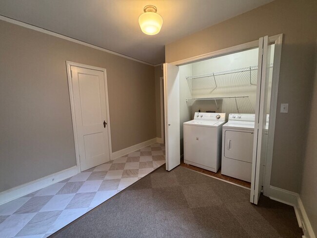 Building Photo - 2213 Chesterfield Ave