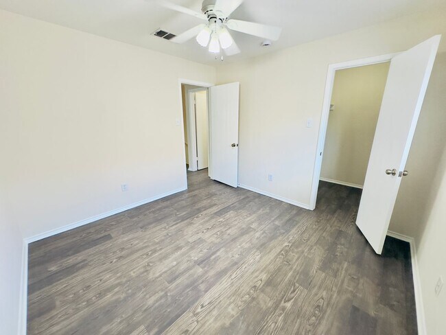Building Photo - Spacious 4-Bedroom Home in Westwood – Lean...