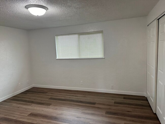 Building Photo - Updated 2 bedroom, 1 bath with garage!