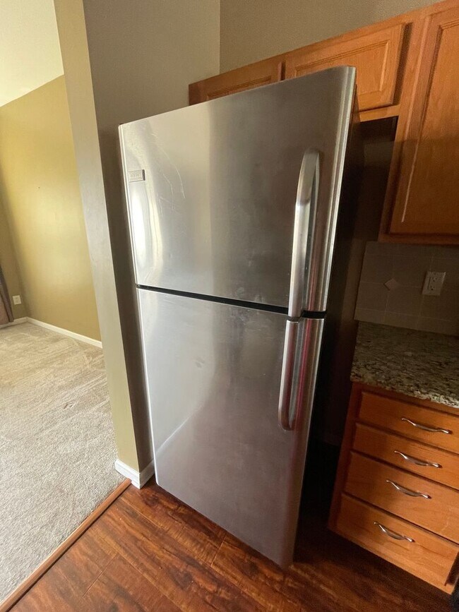 Building Photo - Hadley Commons 2 Bedroom 2.5 Bath Townhome Minutes from Bridgeway Station !!