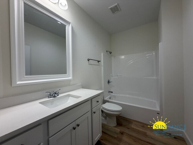 Building Photo - Beautiful 2 Bedroom Duplex in Fort Walton Beach near Beal Parkway!