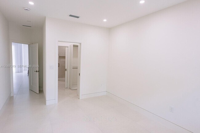 Building Photo - 8167 NW 108th Ct
