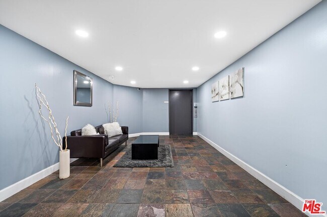 Building Photo - 1633 S Bentley Ave