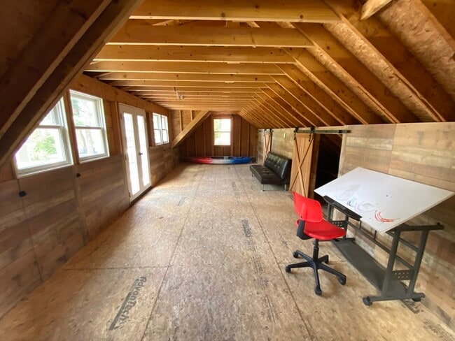 Building Photo - 97 Edgebrook Rd