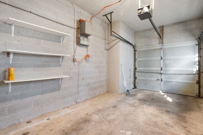 Building Photo - 4 Bedroom 3.5 Bathroom - Van Ness/Tenleytown Semi Detached Home - Attached 1 Car Garage
