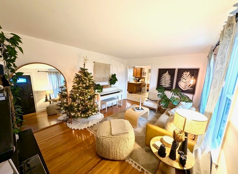 Living Room - 2000 Upland Dr