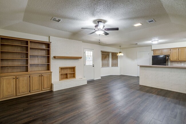 Building Photo - Amazing 4 Bedroom 2, Bath Home in Desirabl...