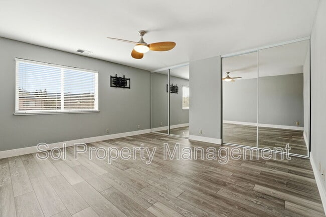 Building Photo - 15120 Venetian Way