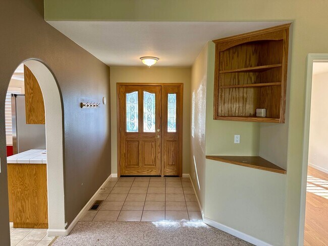 Building Photo - 2 Bedroom 2 bathroom House in Morgan Ranch