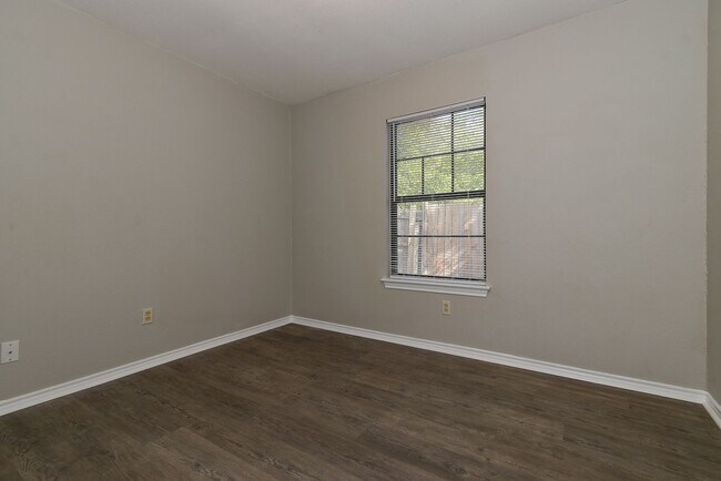 Building Photo - PEPERPORT.3914/3916