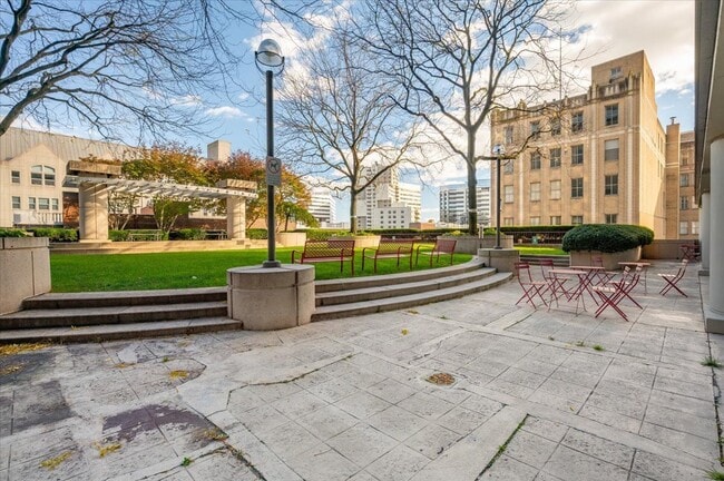 Building Photo - 127 Greyrock Pl