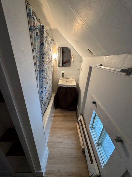 Building Photo - 69 Pleasant St