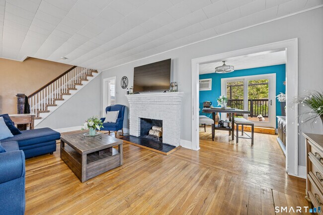 Building Photo - 19 Cumley St