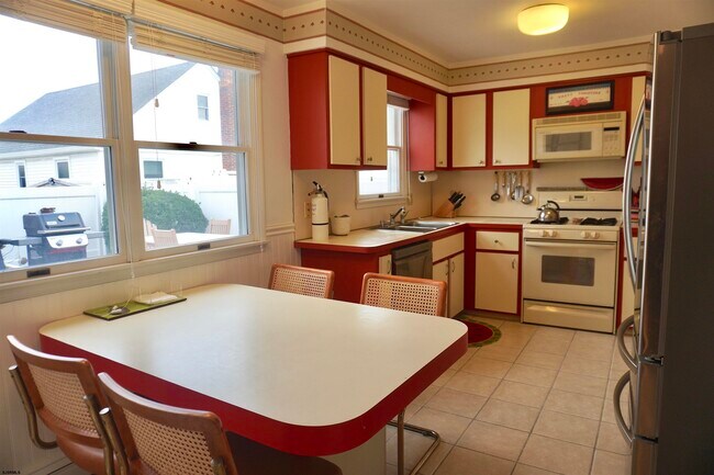 Building Photo - 13 S Haverford Ave