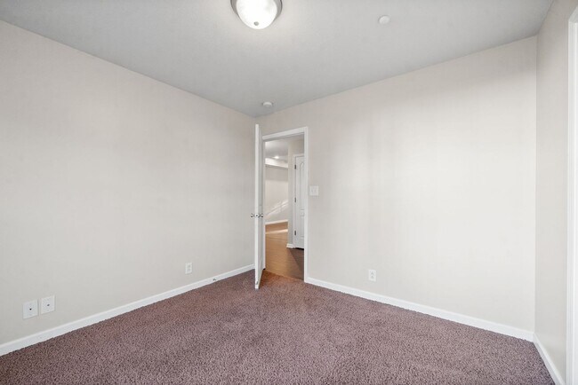 Building Photo - 2845 Teakwood Dr