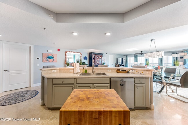 Building Photo - 121 Lancha Cir