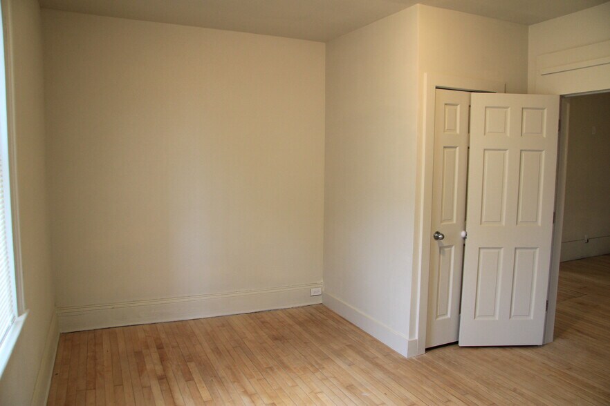 Bedroom 1 (Downstairs) - 405 E Washington Ave