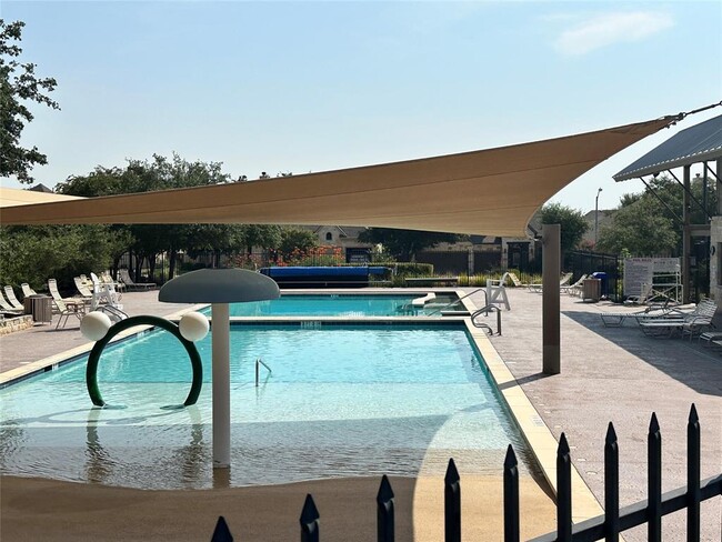 Building Photo - 209 Highland Horizon