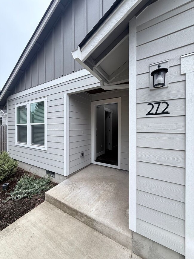 Building Photo - 3 Bedroom 2 Bathroom in Mill City, OR.