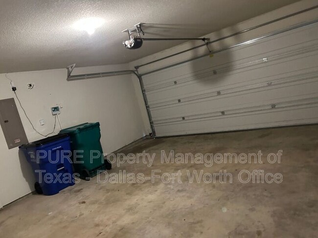 Building Photo - 511 Carnation Ln