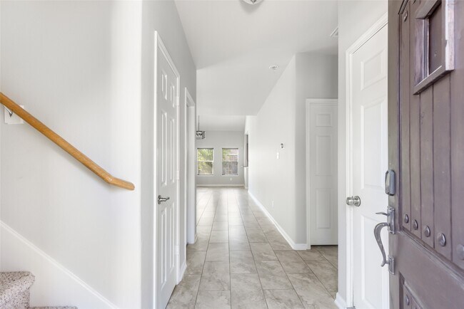 Building Photo - 10414 Whisper Bluff Dr