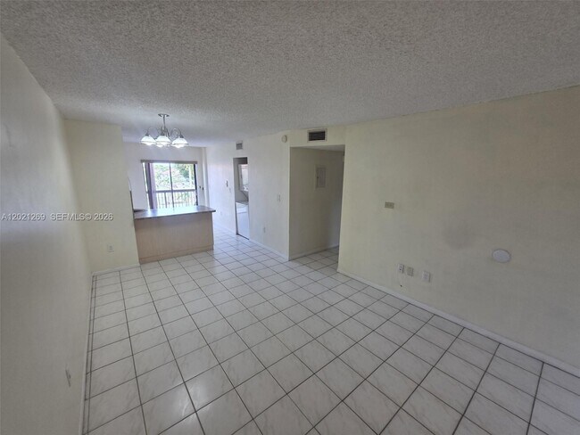 Building Photo - 5560 W 21st Ct
