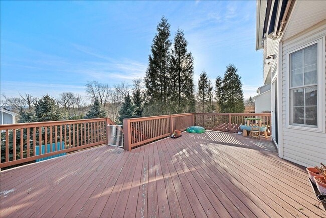 Building Photo - 1034 Rolling Ridge