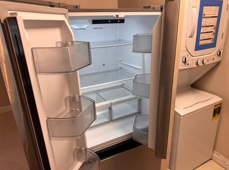 Building Photo - 2622 Riverside Dr