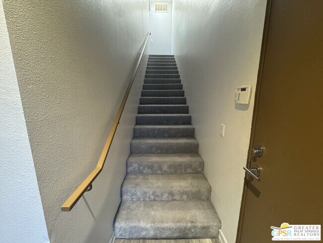 Building Photo - 810 E Palm Canyon Dr