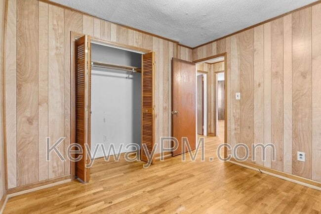 Building Photo - 3137 Lake Forest Dr