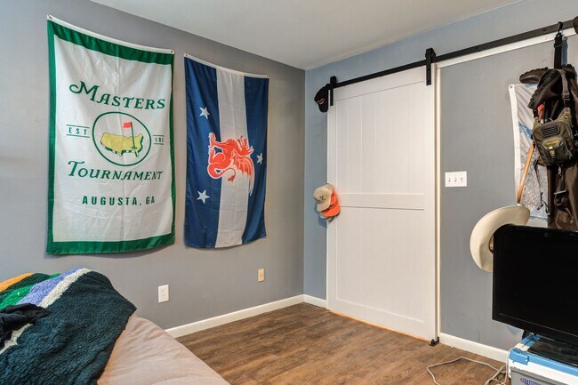 Building Photo - Rare find 5-bedroom 4-bathroom home near T...