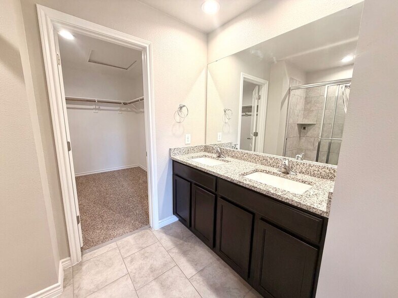 Building Photo - 7742 Lariat Toss Dr