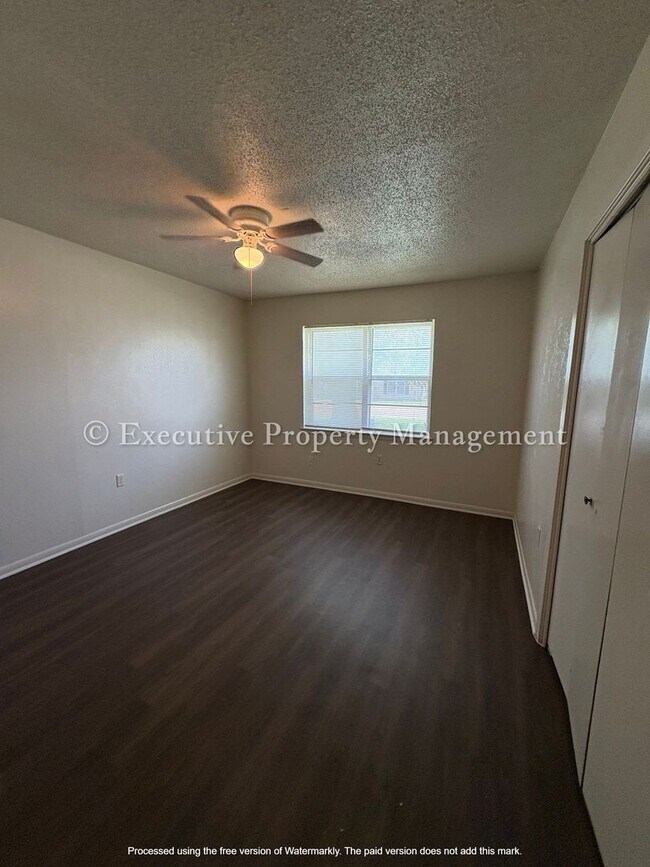 Building Photo - 616 Cedar Dr