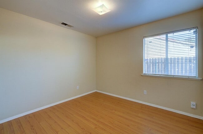 Building Photo - 5654 Violet Ave