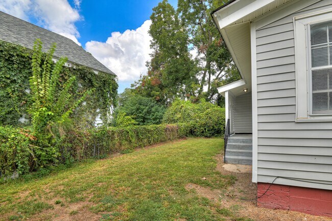Building Photo - 515 3rd St