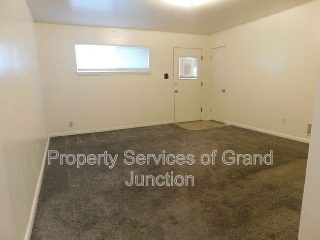 Building Photo - 1364 Elm Ave