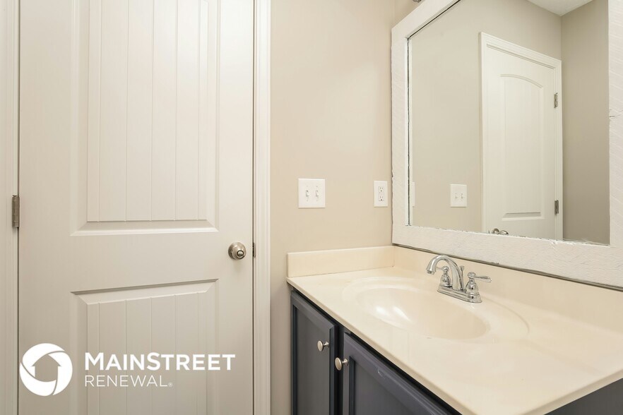 Building Photo - 1124 Shallowbrook Trail S