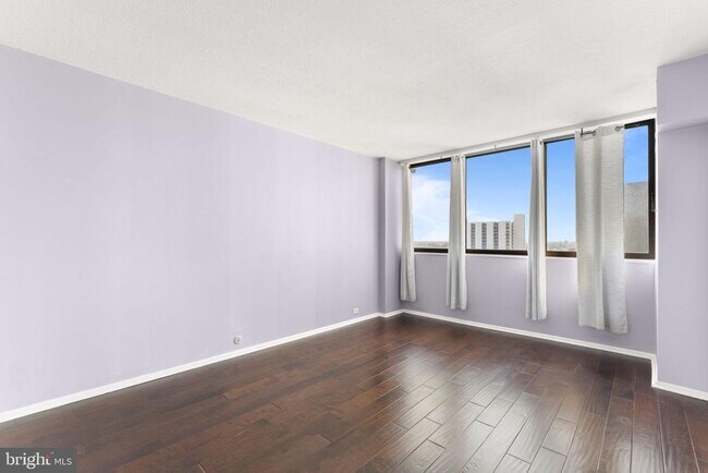 Building Photo - 1326 Spruce St